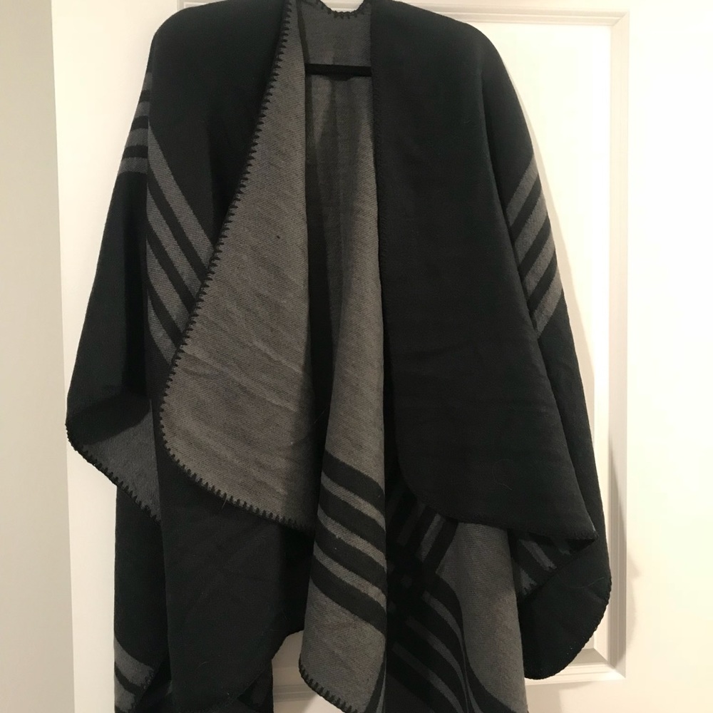 Reversible Black/Grey Wrap